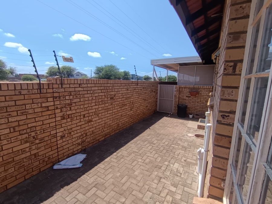 2 Bedroom Property for Sale in Minerva Gardens Northern Cape